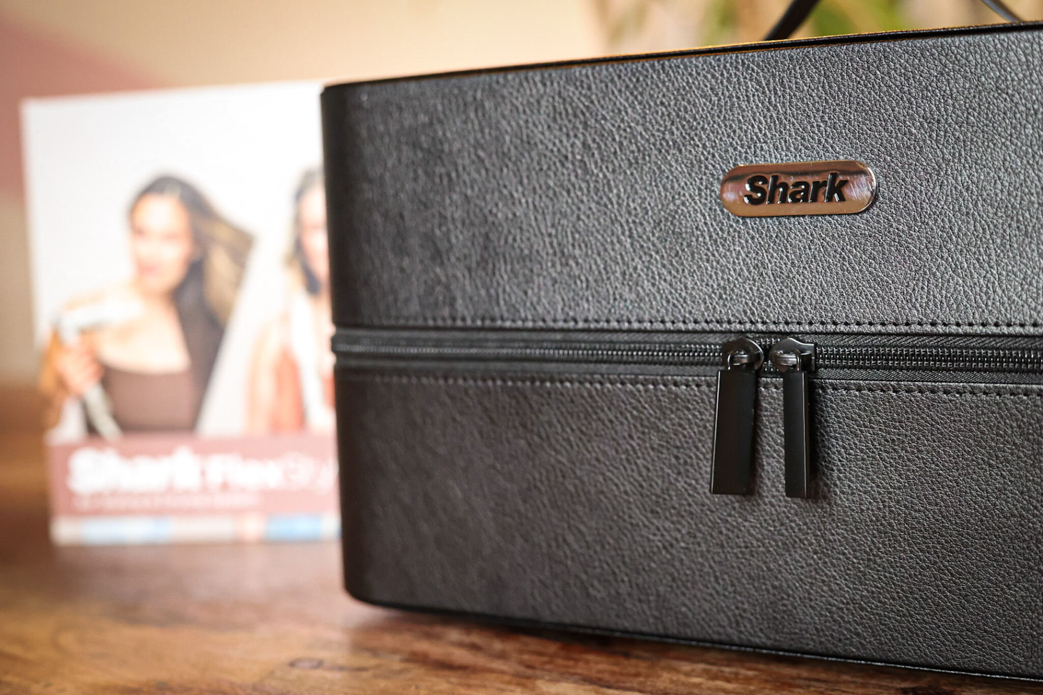 You can see the storage case of the Shark FlexStyle. 